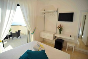Chambre Double Deluxe, balcon, vue mer | Minibar, bureau, chambres insonorisées, Wi-Fi gratuit
