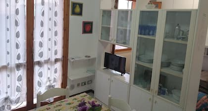 Cecina mare 200 mt from the sea ground floor, separate entrance, sleeps 4
