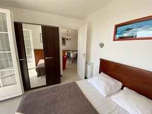 2 slaapkamers, een strijkplank/strijkijzer, gratis wifi