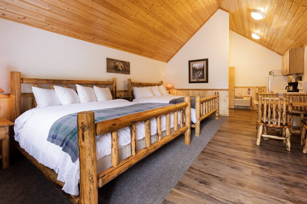Convenient and Affordable West Glacier Lodging - Beargrass Lodging #9
