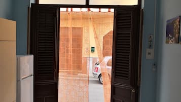 2 chambres, fer et planche Ă  repasser, draps fournis