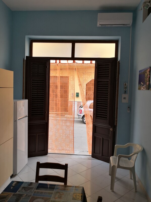 2 bedrooms, iron/ironing board, bed sheets, wheelchair access