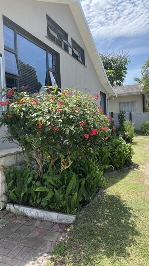 Exterior detail - Quite, secure ,  private accommodation. Close to beach front and amenities (Baysville)