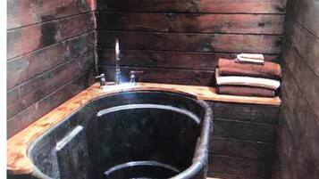 Bathtub, toilet paper