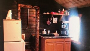 Kaffetrakter/tekoker, kjøleskap, mikrobølgeovn og brødrister