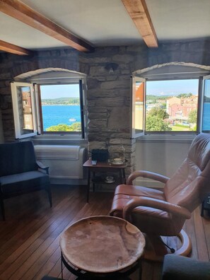 TV - Rovinj Sea View apartment - SEA YA, centre, top location on the seafront   (Rovinj)