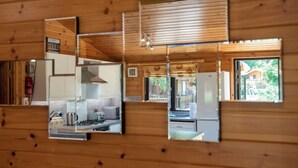Private kitchen - Lomond Lodge 20, Luxury Log cabin on the banks of Loch Lomond (Loch Lomond)
