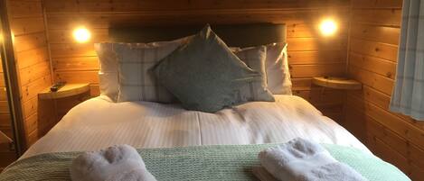 3 bedrooms, iron/ironing board, travel cot, free WiFi