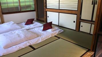 3 bedrooms, desk, free WiFi, bed sheets