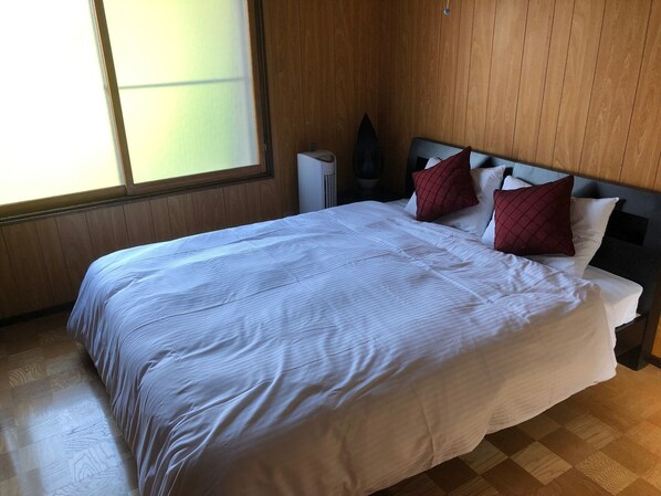 3 chambres, bureau, accès au Wi-Fi (inclus), literie fournie