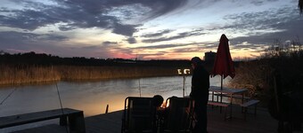 3 BEDROOM, 2 BATH ROUND HOUSE ON THE BAY AND BAYOU SLEEPS 13