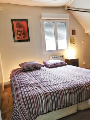 4 chambres, fer et planche à repasser, accès Internet