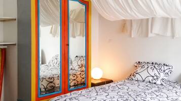 4 slaapkamers, een strijkplank/strijkijzer, gratis wifi, beddengoed