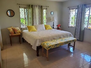 5 bedrooms, iron/ironing board, internet, bed sheets