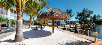 Off the Charts Inn & Out Island Resort