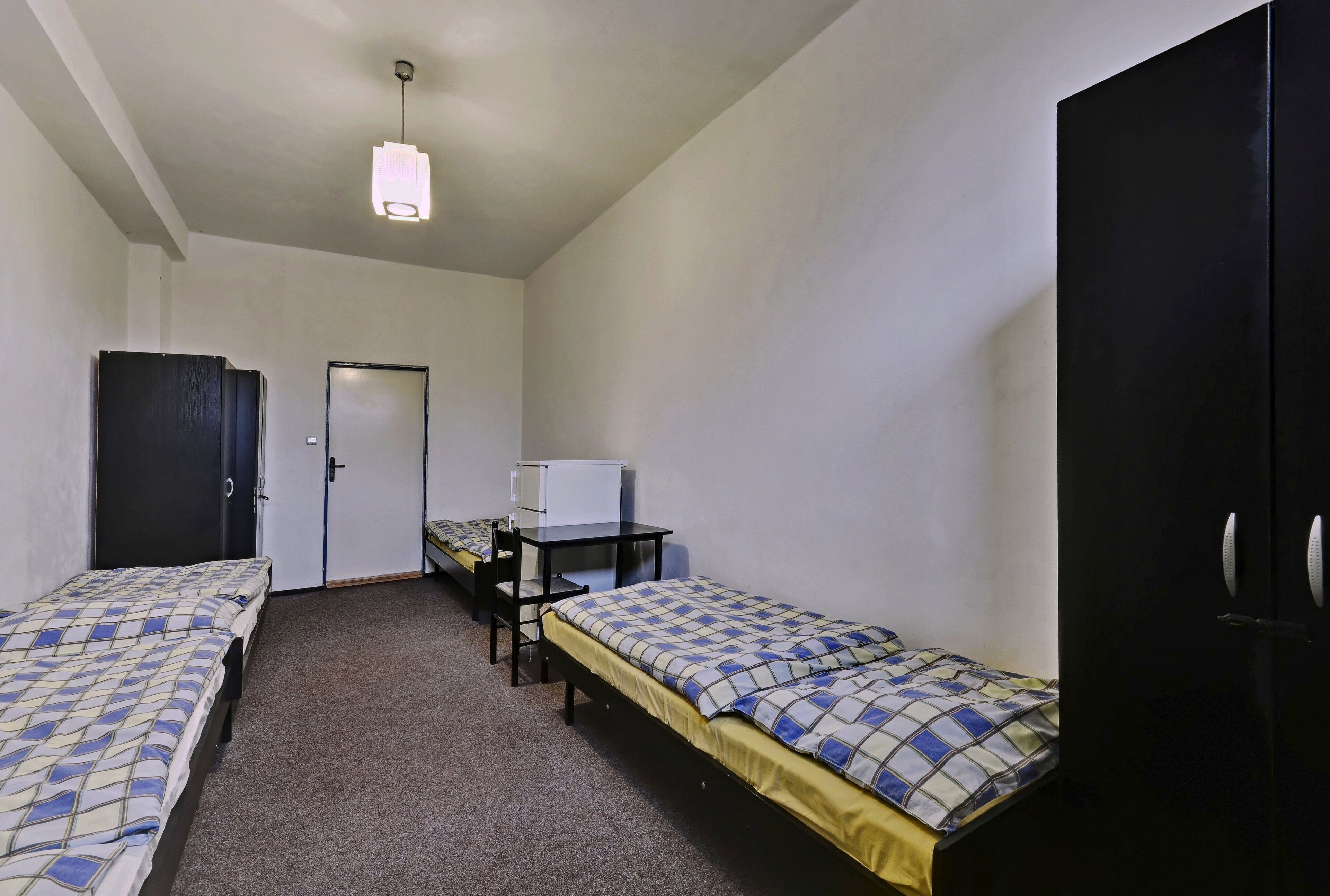 5-Bed Room, Shared Bathroom | 办公桌、免费 WiFi