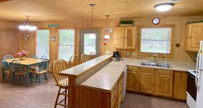 Float 2 Cabin! Private Frio River Access ~ Gated Comanche Crossing, Concan!