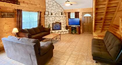 Float 2 Cabin ~ Private Frio River Access @ Comanche Crossing, Cowboy Style!