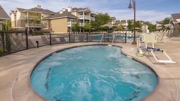 A swimming pool with a no diving sign and a 3 ft depth marker.