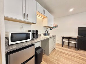 Coffee/tea maker, fridge, microwave, stovetop - Beautiful & Cozy Studio Condo in Denver Tech Center (Greenwood Village)