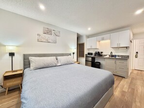 Desk, iron/ironing board, WiFi (free), bed sheets - Beautiful & Cozy Studio Condo in Denver Tech Center (Greenwood Village)