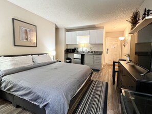 Skrivbord, strykj�ärn/strykbräda, gratis wi-fi och sängkläder