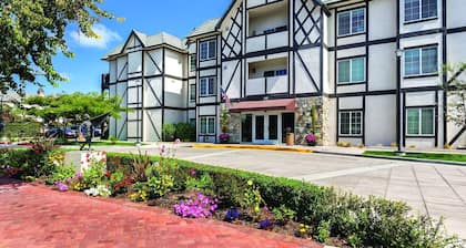 Charming Resort in Breathtaking Solvang!