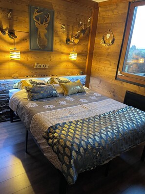 2 bedrooms, iron/ironing board, bed sheets