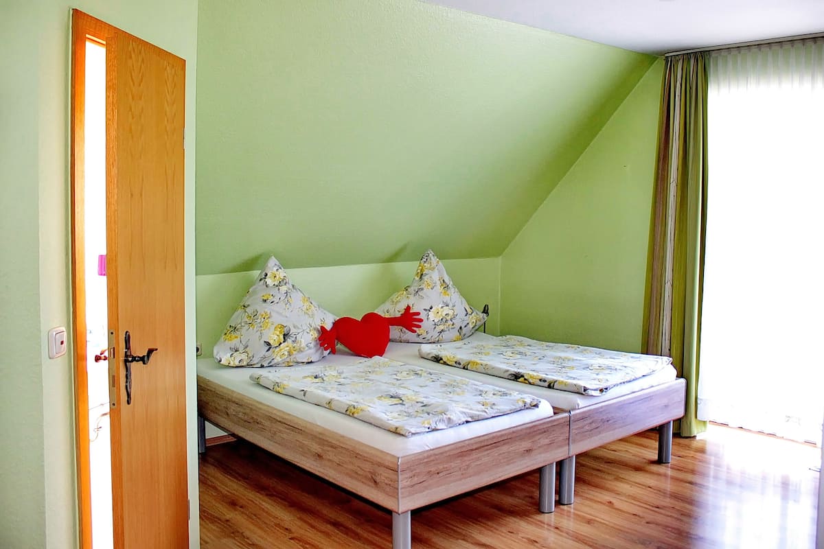 Chambre Double Confort | Bureau, espace de travail pour ordinateur portable, Wi-Fi gratuit