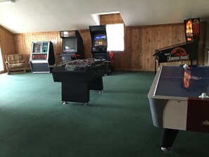 Games room - Windwood Fly-In Resort (Davis)