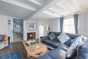 Smart TV - A gorgeous, dog Friendly, 3 bedroom seaside holiday home in the centre of Deal (Deal)