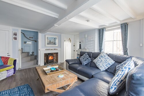 A gorgeous, dog Friendly, 3 bedroom seaside holiday home in the centre of Deal