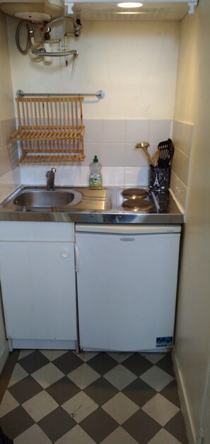 Fridge, microwave - F1-Furnished, Near Vincennes racetrack, Château de Vincennes, Golf du Tremblay (Maisons-Alfort)