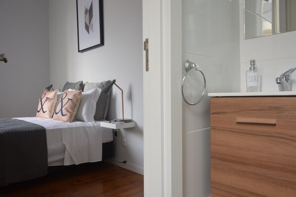 Junior Double Room, Private Bathroom | Hypo-allergenic bedding, free WiFi - Baron Faro - Guest House (Faro)