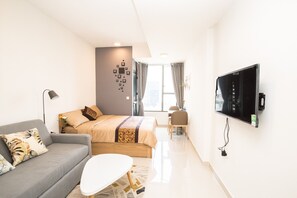 Individually furnished, desk, laptop workspace, blackout drapes - Rivergate Saigon Apartment (Ho Chi Minh City)
