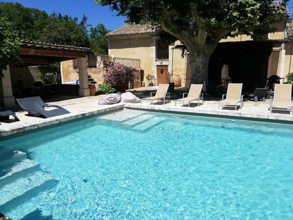 Outdoor pool - MAS TRADITIONNEL PROVENCAL "LA FABRIQUE DU 13", 7 kms FROM ST REMY DE PROVENCE (noves)