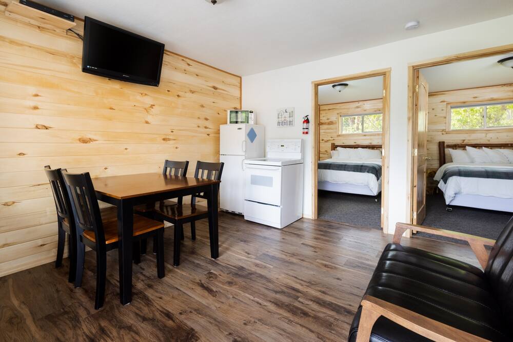 Convienent and Affordable West Glacier Lodging - Beargrass Lodging #1