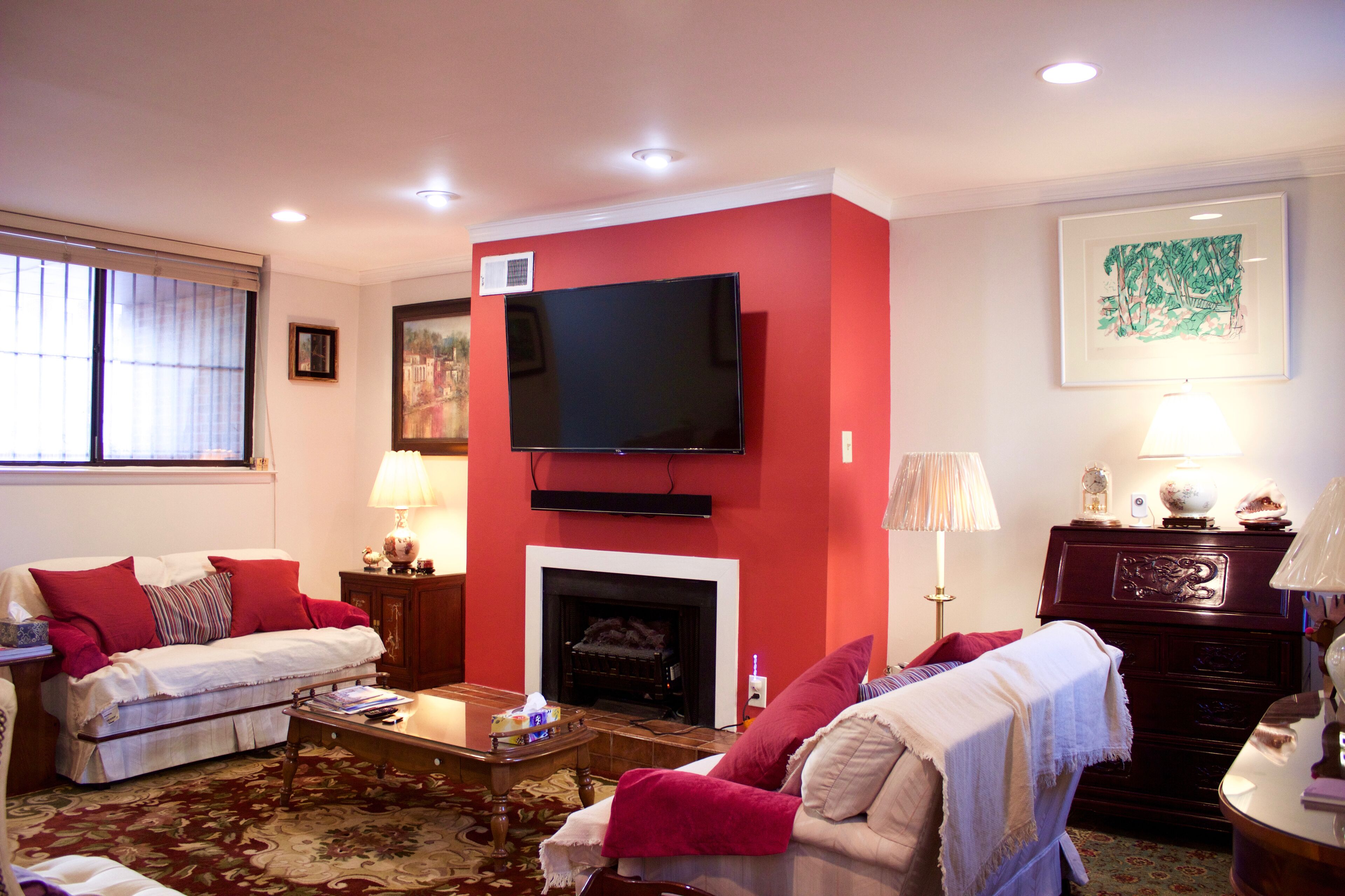 Smart TV, fireplace, Hulu, books