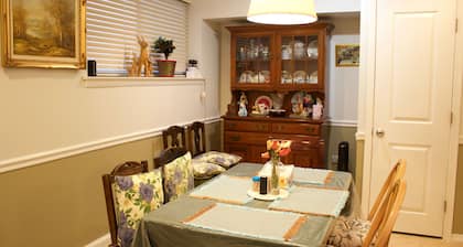 Cntr-city lux 2BR 2. Casa adosada de 5BA con estacionamiento gratuito cerca de todos los servicios.