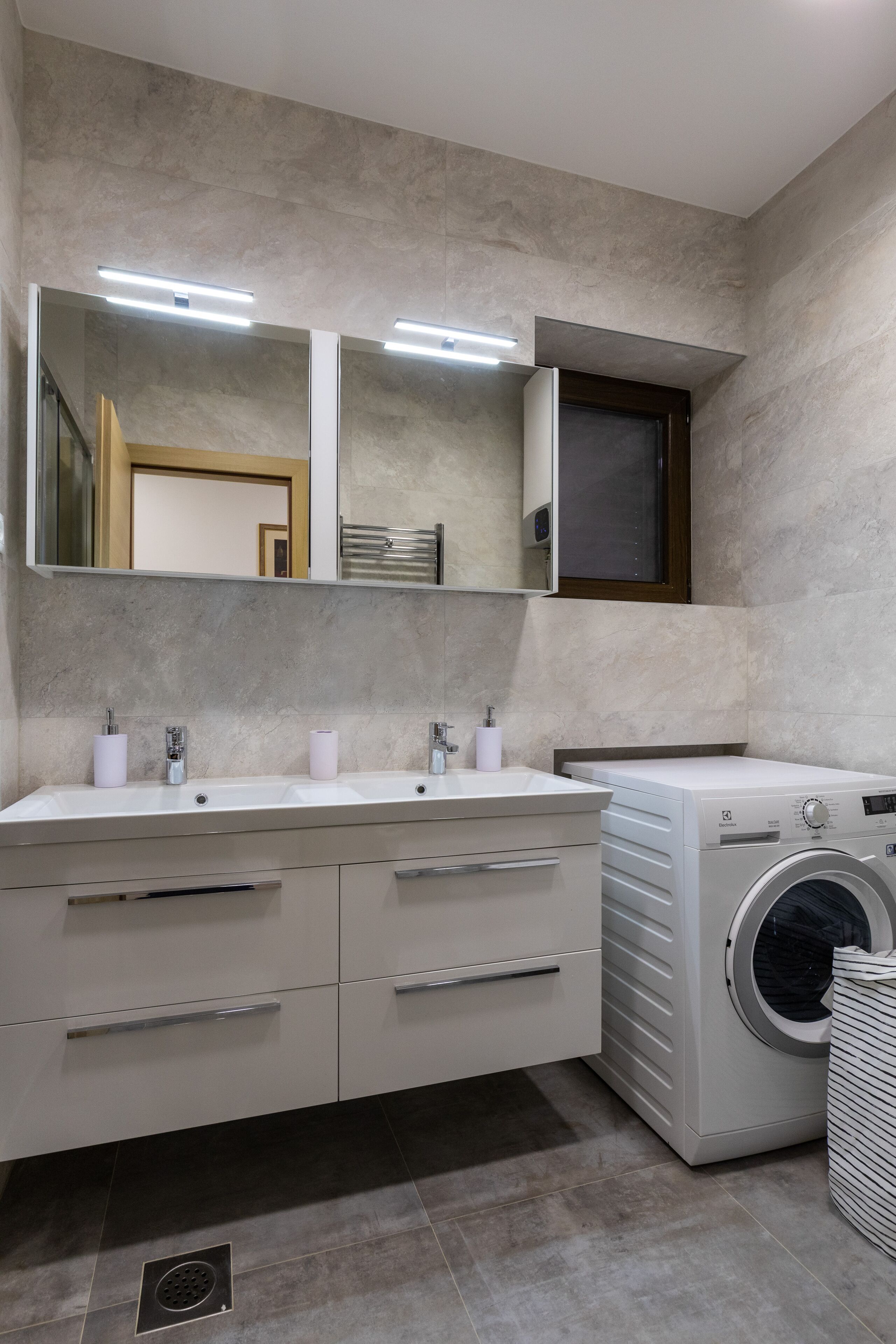 Apartment (Superior Two Bedroom w Swimming Pool) | Badezimmer