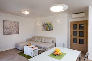 Apartment (Premium Two Bedroom w Swimming Pool) | Living room | TV - Apartments Setemana (Zupa dubrovacka)