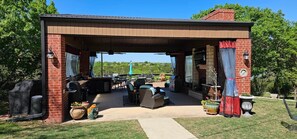 Terrace/patio - Escape to "Cardinal Cottage" in the Country with AMAZING Sunsets (Temple)