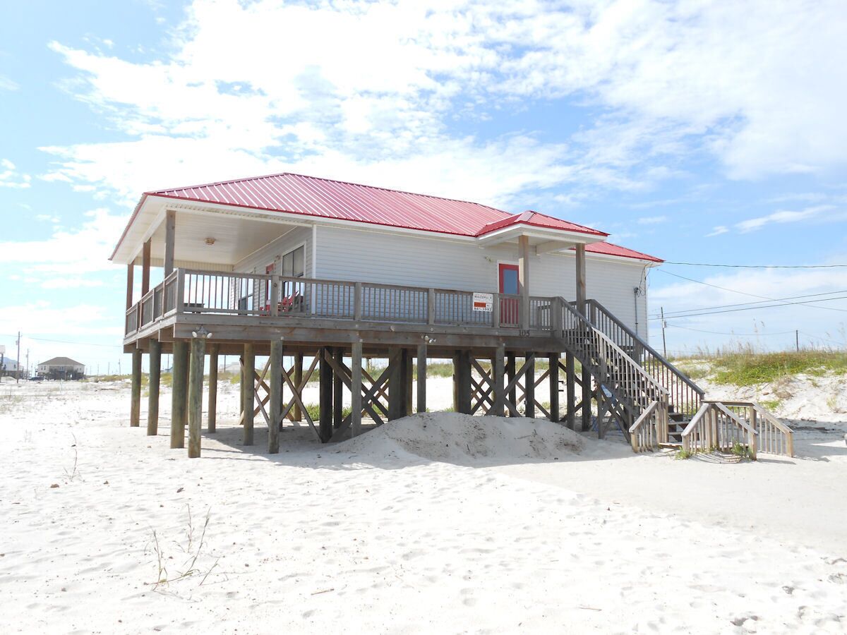 Sands of Time - Gulf Beachside, 3 Bedrooms, 2 Baths, Pet Friendly, Sleeps 8.