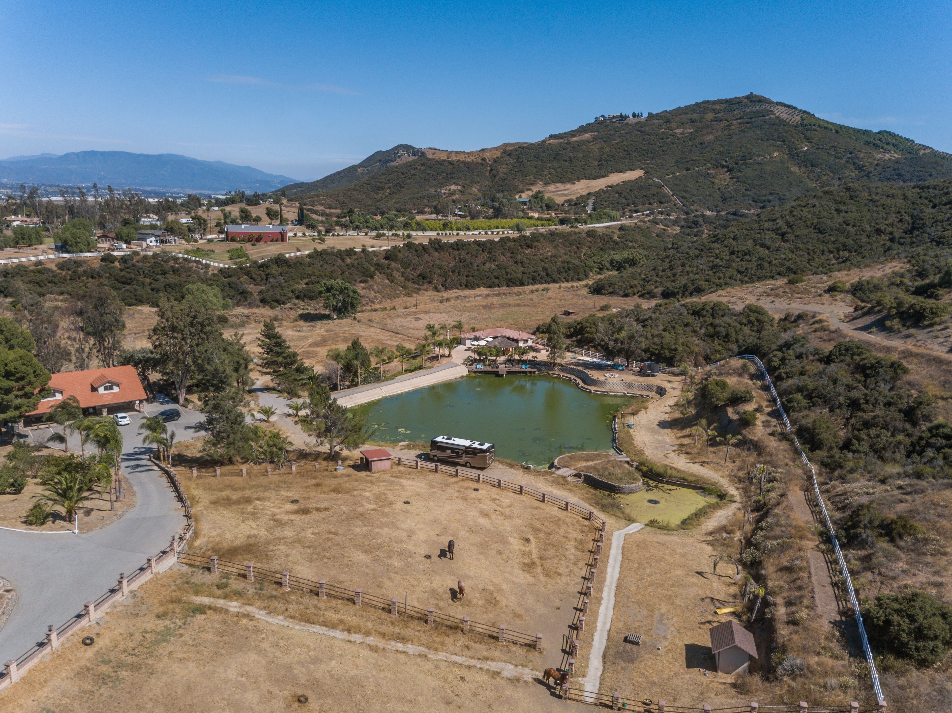 Scenic Ranch w/Great Outdoor Amenities Near Everything
