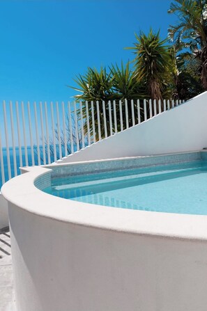 Piscina all'aperto, una piscina riscaldata