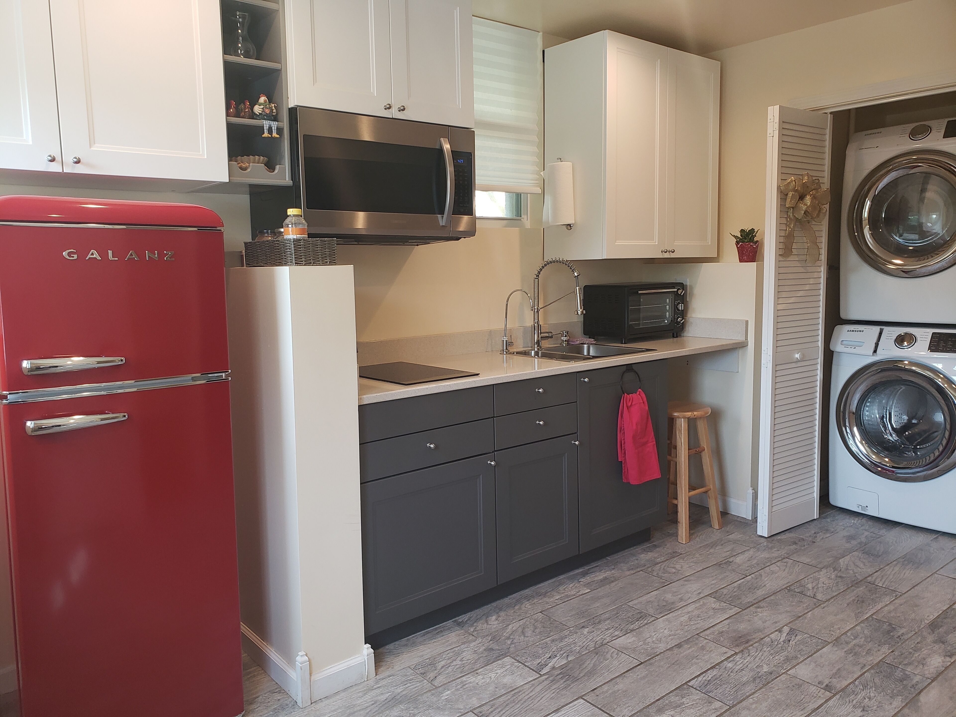 雪櫃、微波爐、焗爐、爐具