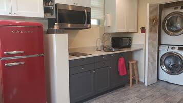 雪櫃、微波爐、焗爐、爐具