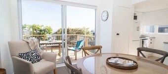 Blue Water Cottage - Beachside Retreat