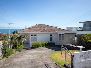 Exterior - Blue Water Cottage Near Beaches (New Plymouth)