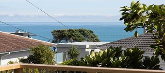 Blue Water Cottage by the Beach